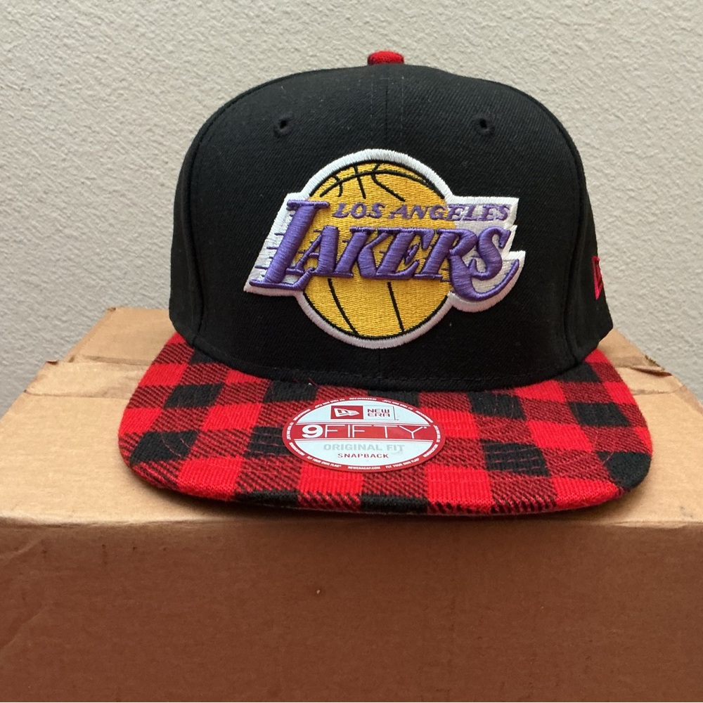 🚨‼️Los Angeles Lakers Black and Red Plaid Premium Original Fit SnapBack‼️🚨